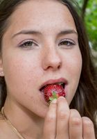 Cannela reveals her pretty body outdoors to show pussy and ass., Canella (can059) ATK Galleria: Canella (Cannela reveals her pretty body outdoors to show pussy and ass.)